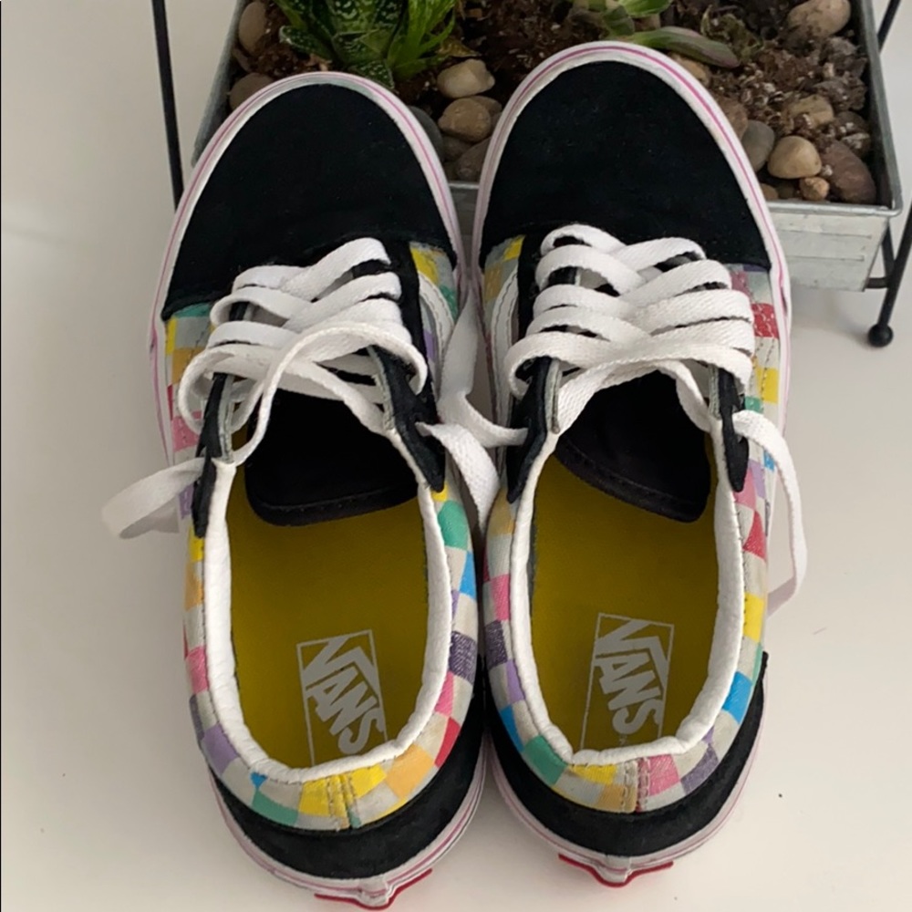 Vans - Picture 8 of 8